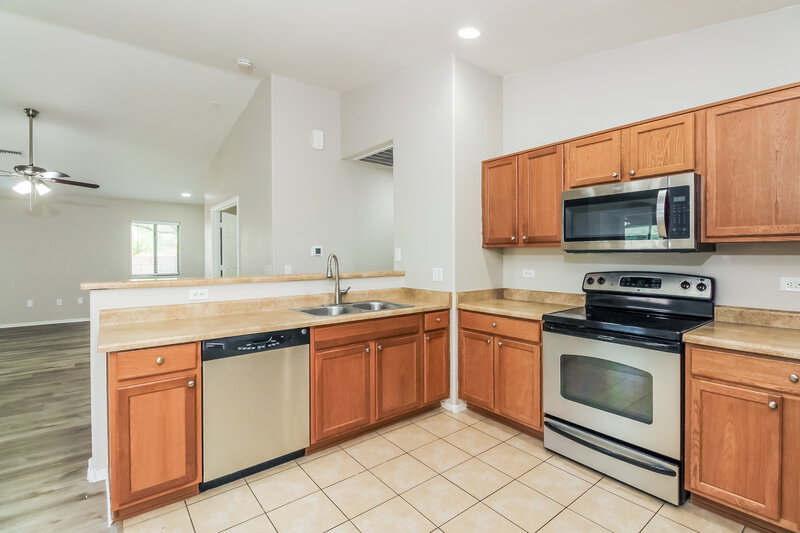 1,910/Mo, 7046 S Copper Bloom Ave Tucson, AZ 85756 Kitchen View 2
