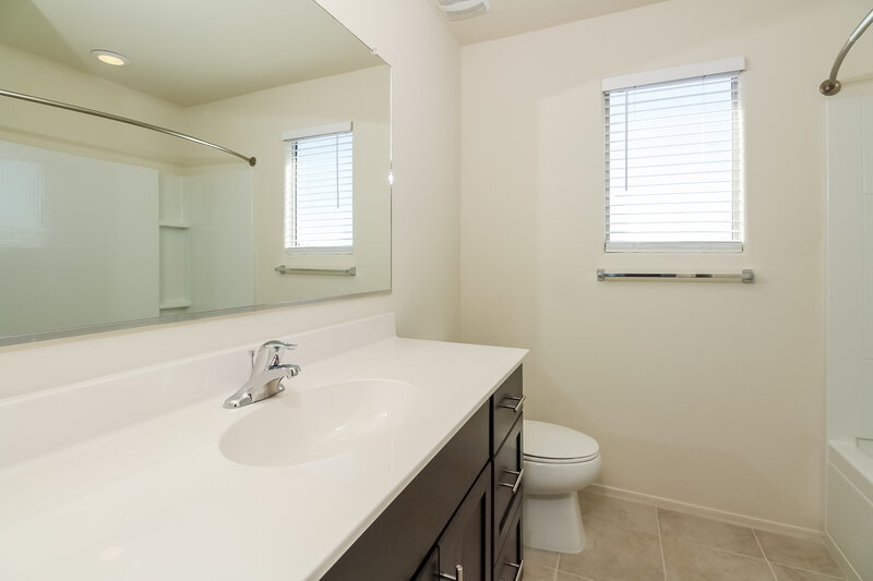 2,145/Mo, 10806 W Claxton Dr Marana, AZ 85653 Bathroom View