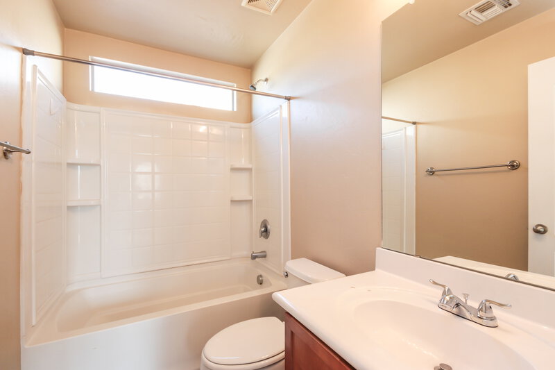 2,700/Mo, 14318 S Camino Vallado Sahuarita, AZ 85629 Bathroom View
