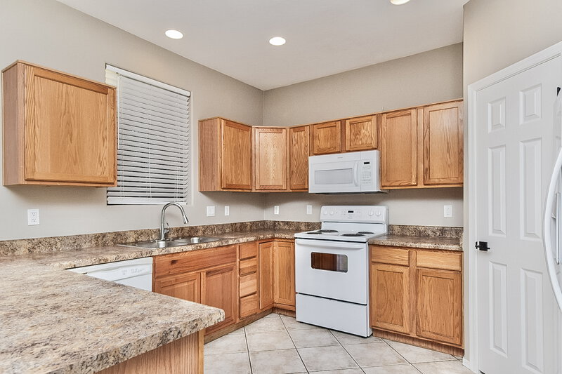 2,725/Mo, 472 E Placita Amuleto Sahuarita, AZ 85629 Kitchen View