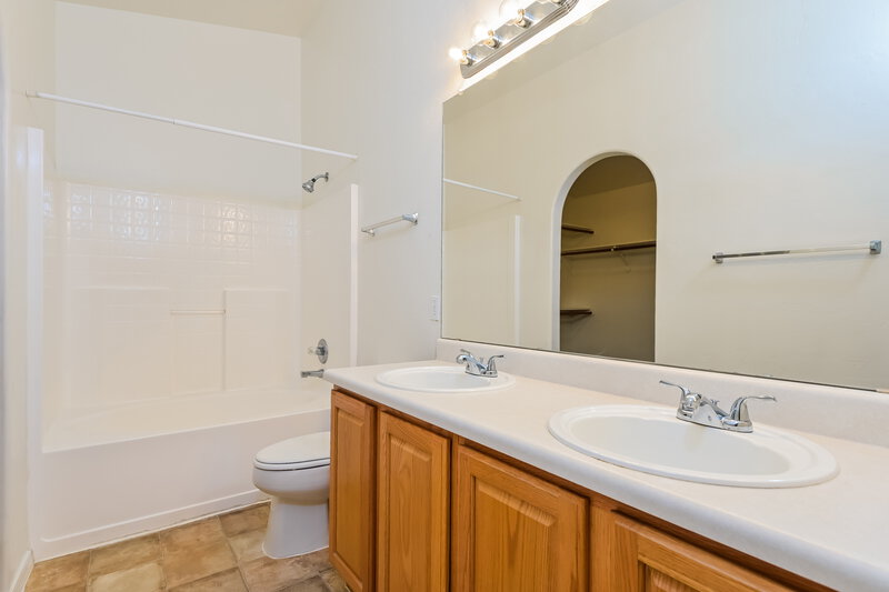2,080/Mo, 9617 E Paseo Juan Tabo Tucson, AZ 85747 Main Bathroom View