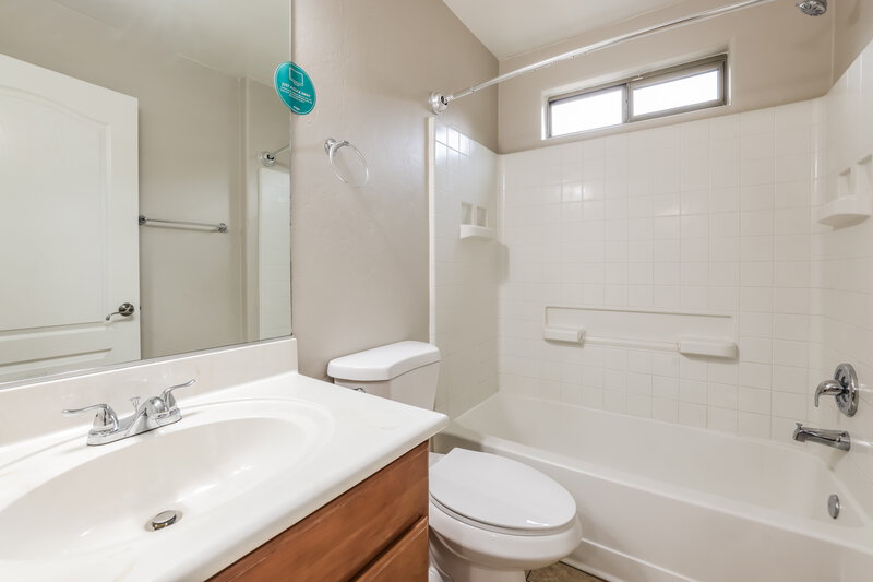 2,025/Mo, 4054 E Stony Meadow Dr Tucson, AZ 85756 Bathroom View