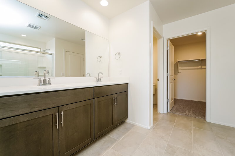 2,050/Mo, 6993 W Inkwood Ln Tucson, AZ 85757 Main Bathroom View