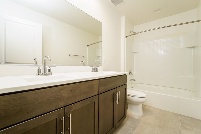 2,050/Mo, 6993 W Inkwood Ln Tucson, AZ 85757 Bathroom View