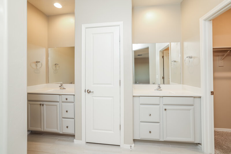 1,990/Mo, 13845 E Silver Pine Tr Vail, AZ 85641 Main Bathroom View 2