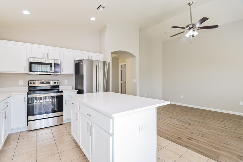 2,255/Mo, 3037 W Mountain Dew St Tucson, AZ 85746 Kitchen View