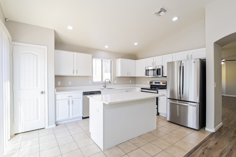 2,255/Mo, 3037 W Mountain Dew St Tucson, AZ 85746 Kitchen View 2