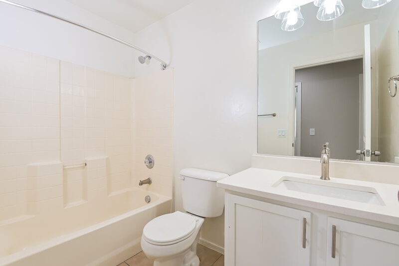 2,255/Mo, 3037 W Mountain Dew St Tucson, AZ 85746 Bathroom View