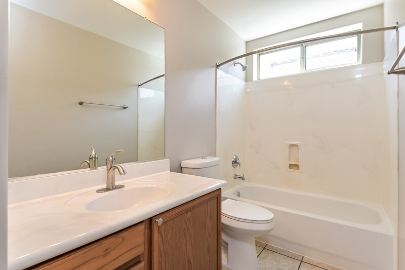 1,595/Mo, 2415 N Avenida Tabica Green Valley, AZ 85614 Bathroom View