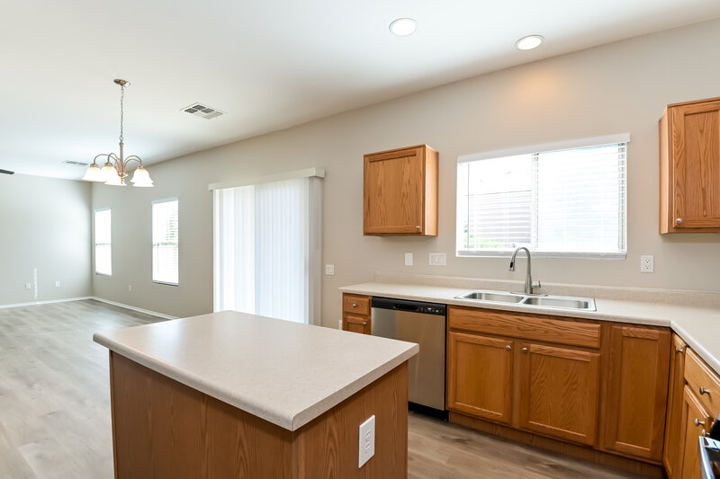 1,870/Mo, 14321 S Via del Moro Sahuarita, AZ 85629 Kitchen View