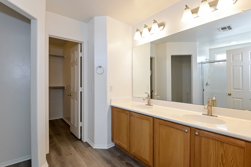 1,870/Mo, 14321 S Via del Moro Sahuarita, AZ 85629 Main Bathroom View