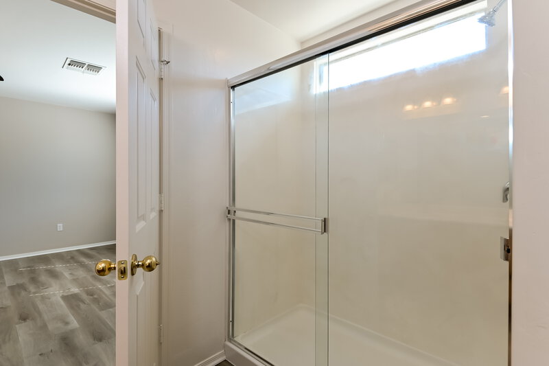 1,870/Mo, 14321 S Via del Moro Sahuarita, AZ 85629 Main Bathroom View 2