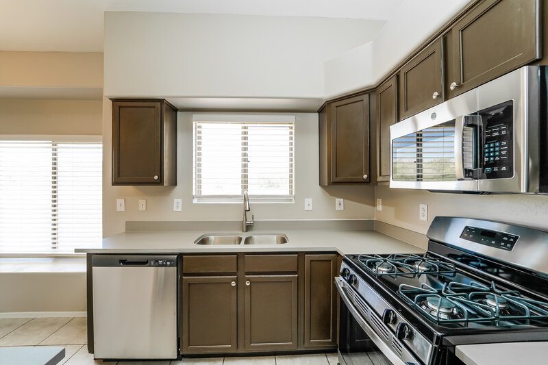 2,010/Mo, 66 W Freddie Canyon Way Oro Valley, AZ 85755 Kitchen View 2