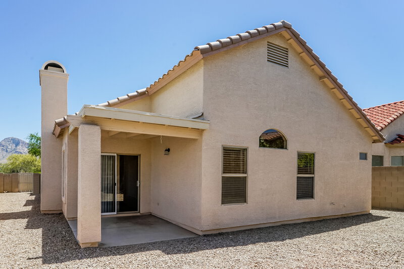 2,010/Mo, 66 W Freddie Canyon Way Oro Valley, AZ 85755 Rear View