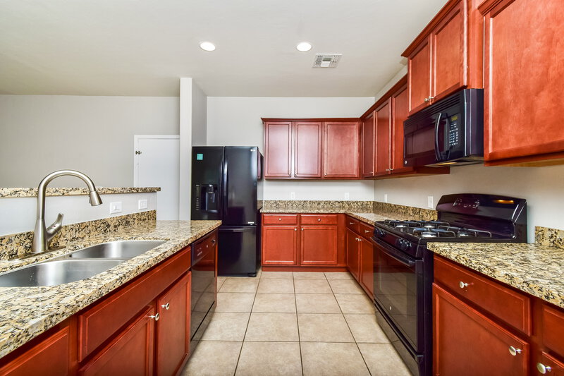 1,855/Mo, 6721 S May Fly Dr Tucson, AZ 85757 Kitchen View 2