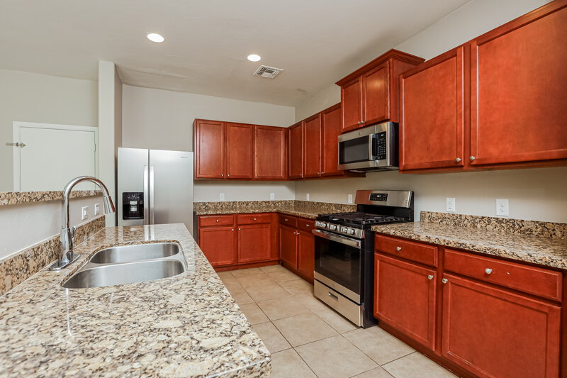 2,420/Mo, 6721 S May Fly Dr Tucson, AZ 85757 Kitchen View