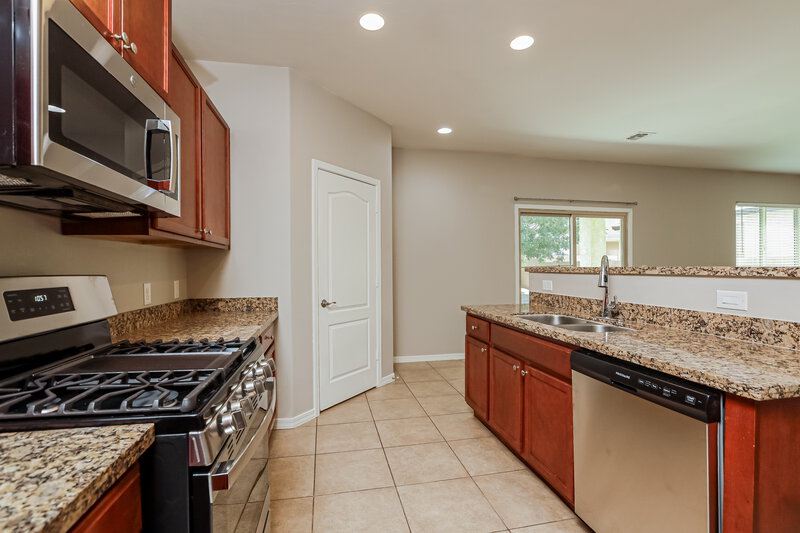 2,420/Mo, 6721 S May Fly Dr Tucson, AZ 85757 Kitchen View 2