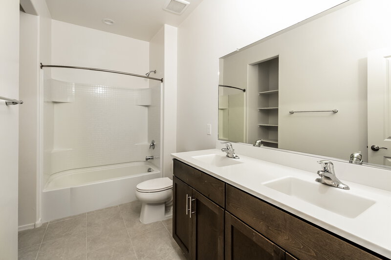 2,050/Mo, 10712 W Embrey Dr Marana, AZ 85653 Bathroom View