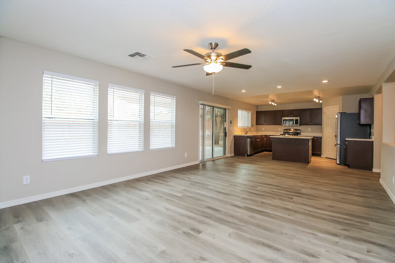 2,345/Mo, 332 E Atlas Cedar Pl Sahuarita, AZ 85629 Living Room View 2