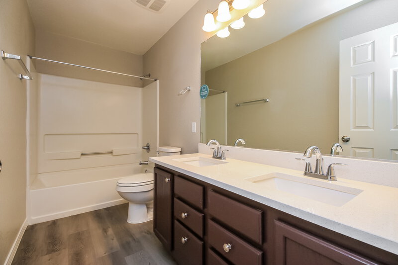 2,345/Mo, 332 E Atlas Cedar Pl Sahuarita, AZ 85629 Bathroom View