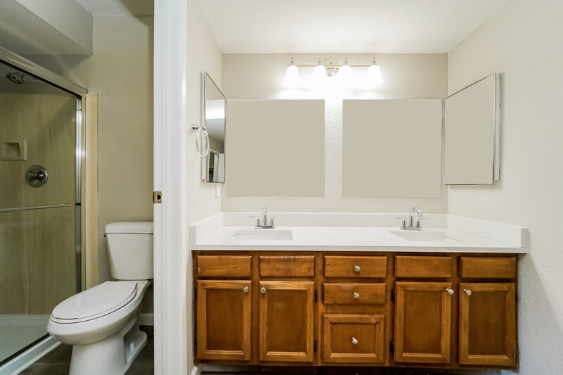 1,840/Mo, 10061 E Domenic Ln Tucson, AZ 85730 Main Bathroom View