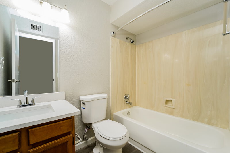 1,840/Mo, 10061 E Domenic Ln Tucson, AZ 85730 Bathroom View