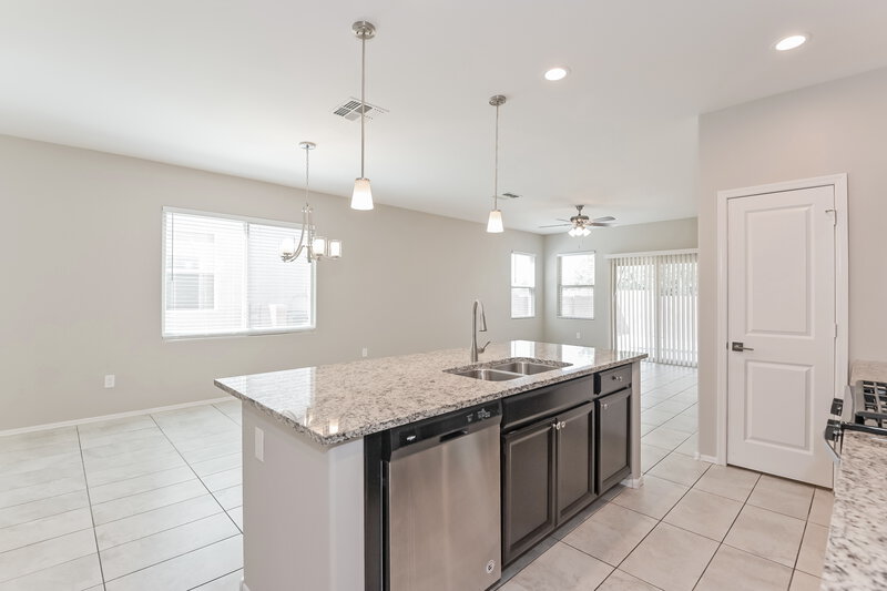 1,770/Mo, 549 N Pecan Sweeper Ln Sahuarita, AZ 85629 Kitchen View