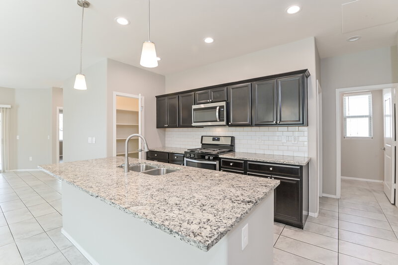 1,770/Mo, 549 N Pecan Sweeper Ln Sahuarita, AZ 85629 Kitchen View 2