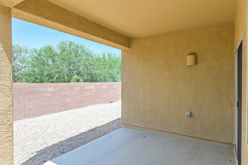 1,770/Mo, 549 N Pecan Sweeper Ln Sahuarita, AZ 85629 Covered Porch View