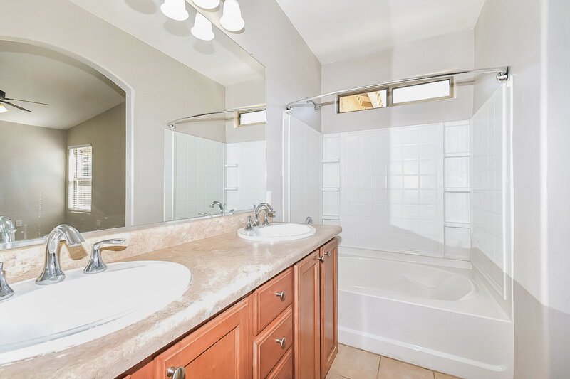 1,585/Mo, 912 E Sheriffs Draw Ln Sahuarita, AZ 85629 Main Bathroom View