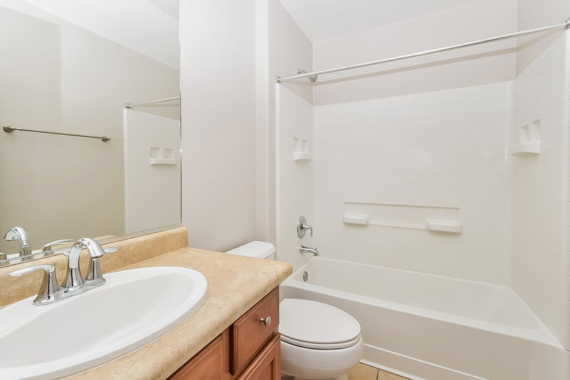 1,585/Mo, 912 E Sheriffs Draw Ln Sahuarita, AZ 85629 Bathroom View