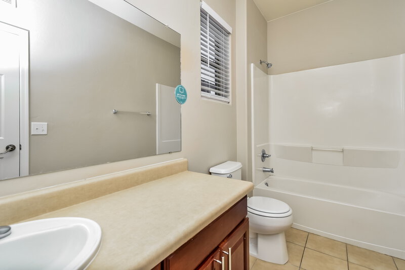 2,035/Mo, 102 W Camino Cuesta Abajo Sahuarita, AZ 85629 Bathroom View