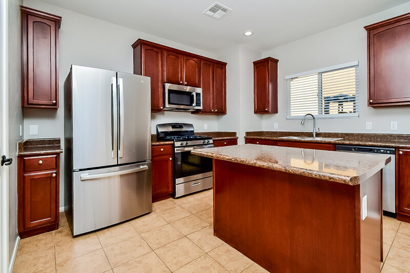 2,570/Mo, 8351 W Screech Owl Dr Tucson, AZ 85757 Kitchen View 2