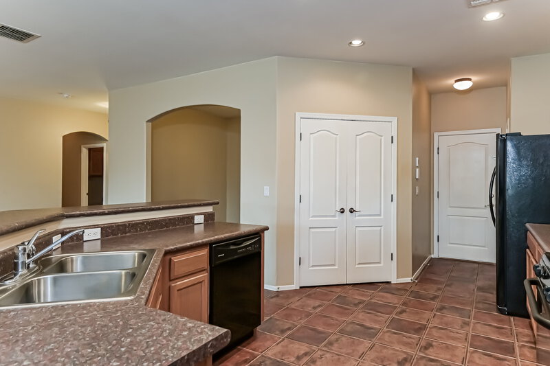 2,295/Mo, 7450 W Balcony Bay Dr Tucson, AZ 85743 Kitchen View
