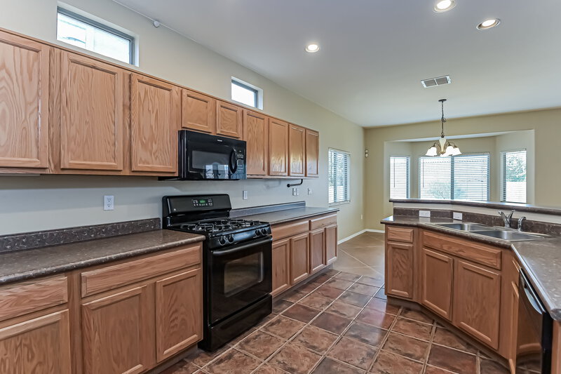 2,295/Mo, 7450 W Balcony Bay Dr Tucson, AZ 85743 Kitchen View 2