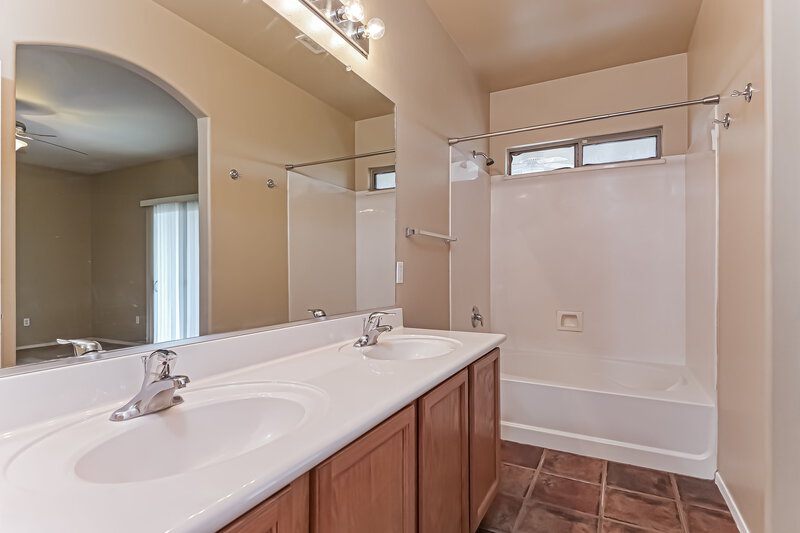 2,295/Mo, 7450 W Balcony Bay Dr Tucson, AZ 85743 Main Bathroom View 2