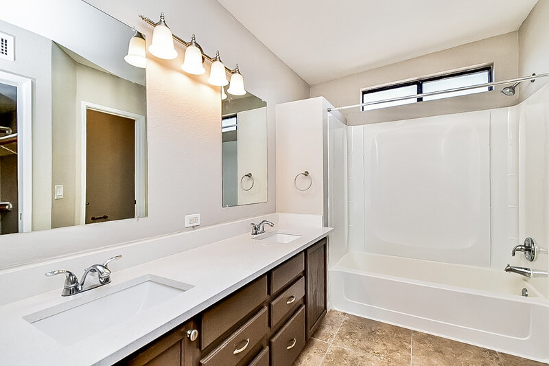 2,220/Mo, 7880 S Castle Bay St Tucson, AZ 85747 Main Bathroom View