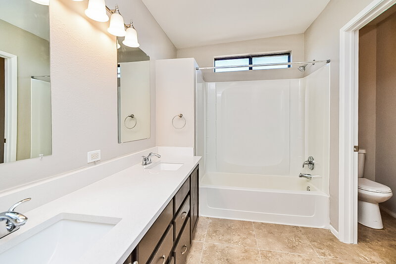 2,220/Mo, 7880 S Castle Bay St Tucson, AZ 85747 Bathroom View