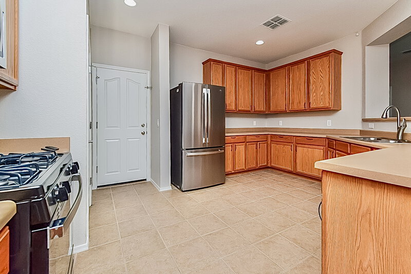 1,745/Mo, 1076 W Camino Hombre Viejo Sahuarita, AZ 85629 Kitchen View 2