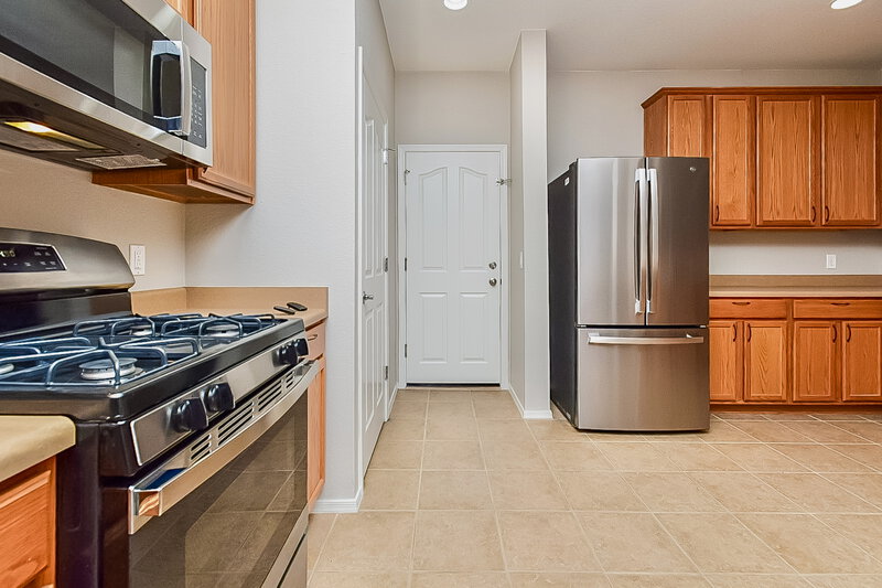 1,745/Mo, 1076 W Camino Hombre Viejo Sahuarita, AZ 85629 Kitchen View 4