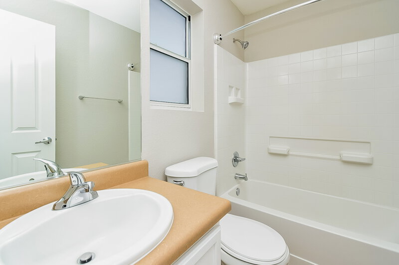 1,745/Mo, 1076 W Camino Hombre Viejo Sahuarita, AZ 85629 Main Bathroom View