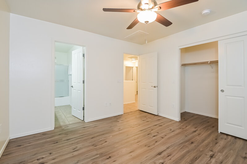 1,635/Mo, 933 W Calle Arroyo Norte Green Valley, AZ 85614 Main Bedroom View