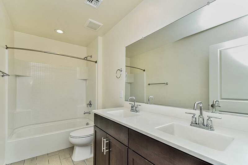 1,765/Mo, 7751 S Candlepine Dr Tucson, AZ 85757 Main Bathroom View 2