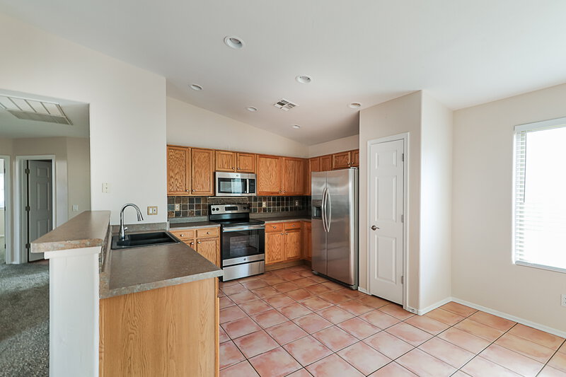 1,795/Mo, 422 W Tara Danette Dr Tucson, AZ 85704 Kitchen View