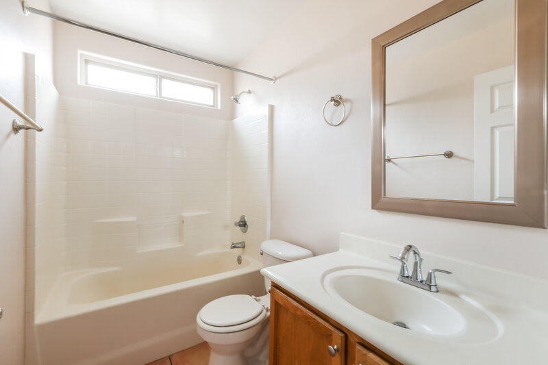 1,795/Mo, 422 W Tara Danette Dr Tucson, AZ 85704 Bathroom View