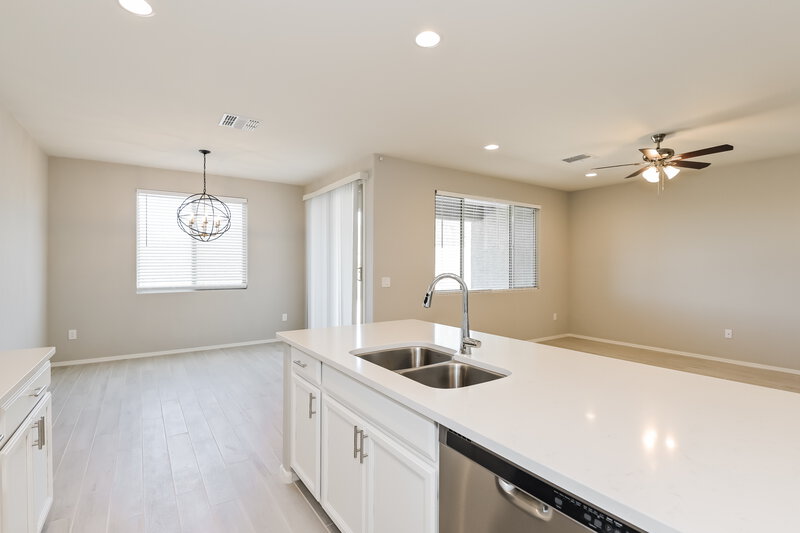 2,200/Mo, 13875 E Silver Pine Trl Vail, AZ 85641 Kitchen View 2