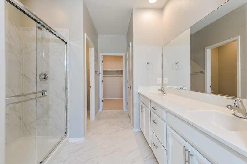 2,200/Mo, 13875 E Silver Pine Trl Vail, AZ 85641 Main Bathroom View