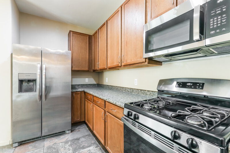 1,670/Mo, 293 W Paseo Celestial Sahuarita, AZ 85629 Kitchen View 2