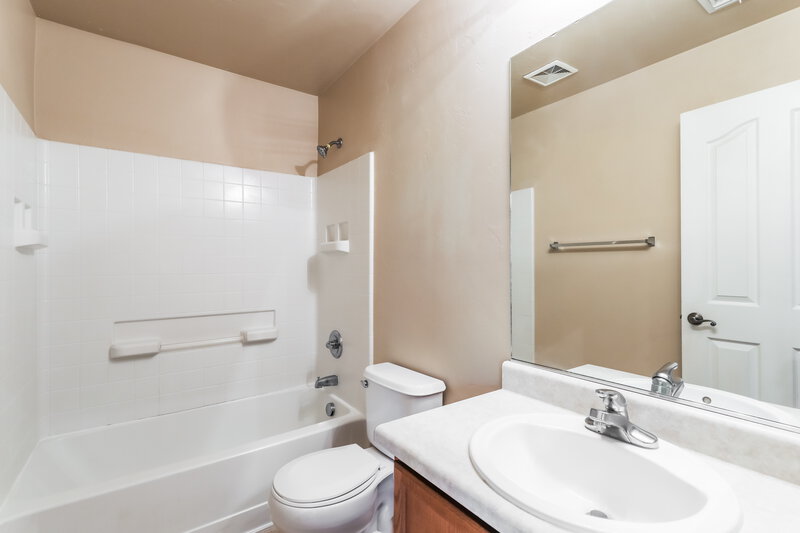 1,670/Mo, 293 W Paseo Celestial Sahuarita, AZ 85629 Bathroom View
