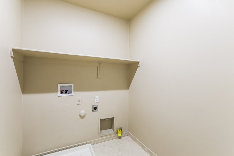 1,670/Mo, 293 W Paseo Celestial Sahuarita, AZ 85629 Laundry Room View